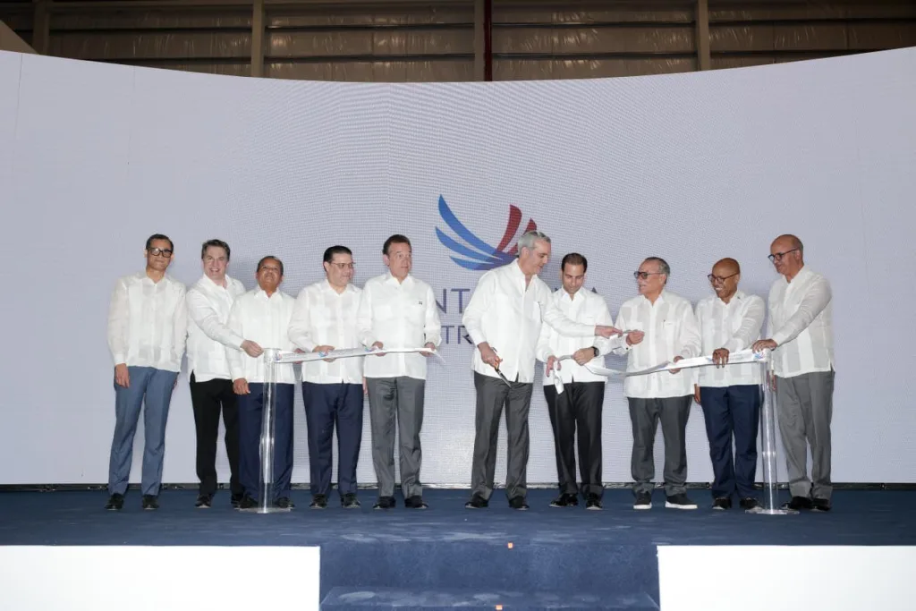 Abinader afirma que Republica Dominicana consolida su liderazgo como hub logistico del Caribe con Punta Cana Free Trade Zone