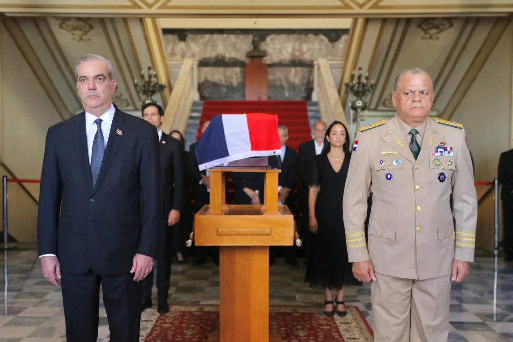 Presidente Abinader honra a Juancito Rodríguez en solemne ceremonia de ingreso al Panteón de la Patria Abinader honra a Juancito Rodriguez en solemne ceremonia de ingreso al Panteon de la Patria