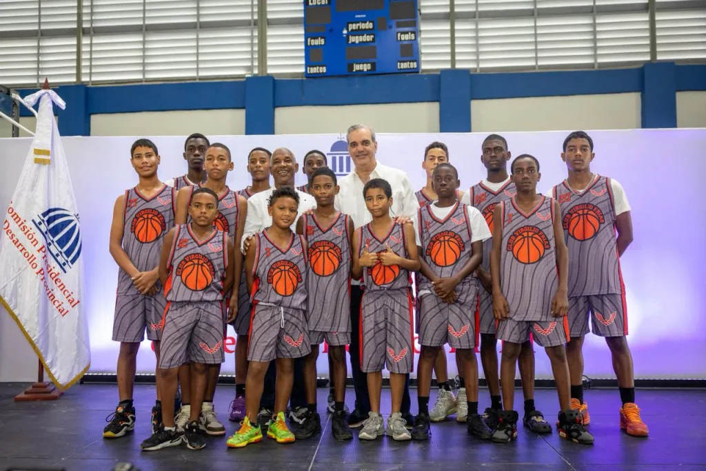 Abinader transforma La Isabelita con nuevo polideportivo tras más de 40 años de espera Abinader transforma La Isabelita con nuevo polideportivo tras mas de 40 anos de espera