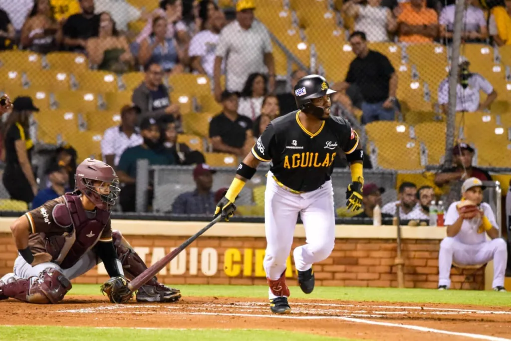 Águilas, Toros y Estrellas triunfan en jornada vibrante del béisbol invernal dominicano Alberto Rodriguez brillo con el bate para las Aguilas eljacaguero