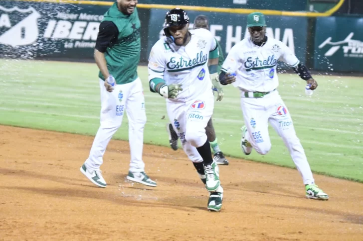 Cano dispara hit ganador en el decimo y las Estrellas extienden a cinco la racha de derrotas del Licey