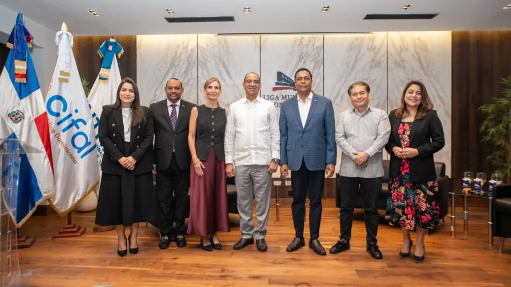 Cervecería Nacional Dominicana impulsa diálogo multisectorial de seguridad vial junto a UNITAR Carolina Delgado Cerveceria Nacional Dominicana Rafael Santos CIFAL Catalina Garcia AB InBev Deligne Ascencion Gabinete Seguridad Vial Victor DAza LMD Jochy Perez Cerveceria Estrella Merlos CIFAL