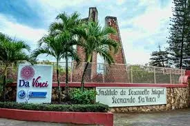 Muere adolescente durante actividad escolar en piscina de villa privada en Santiago Colegio Da Vinci eljacaguero