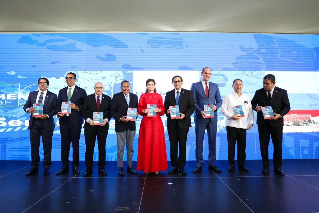 Daniel Rivera resalta el impulso transformador de Santiago durante su informe legislativo 2024a