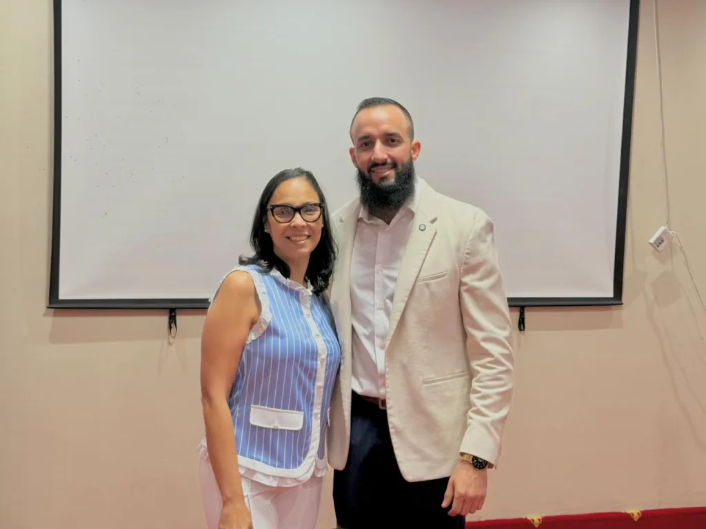 CINDOLOR impulsa educación médica y prevención en salud masculina con jornada especializada en Santiago Doris Sanchez directora de CINDOLOR y Reynaldo German Bencosme Marte eljacaguero