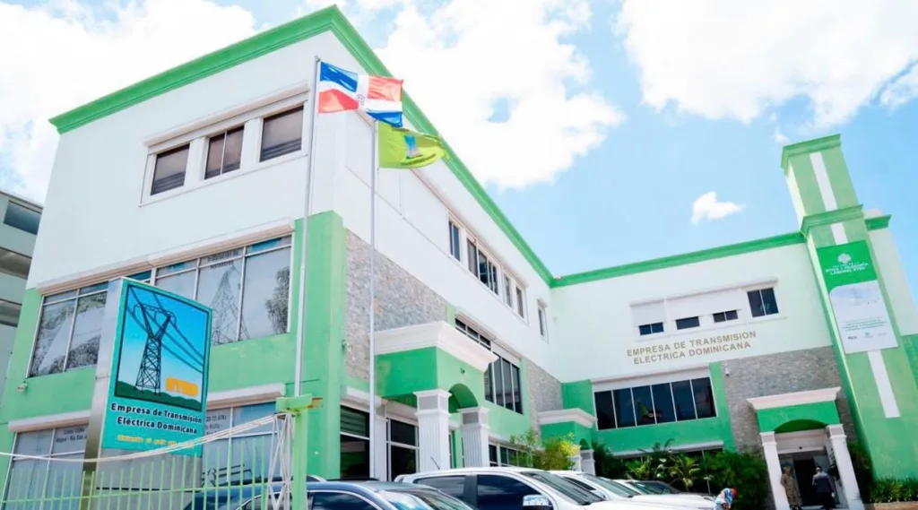 ETED despliega amplio operativo tecnico para restablecer servicio electrico tras averia nacional