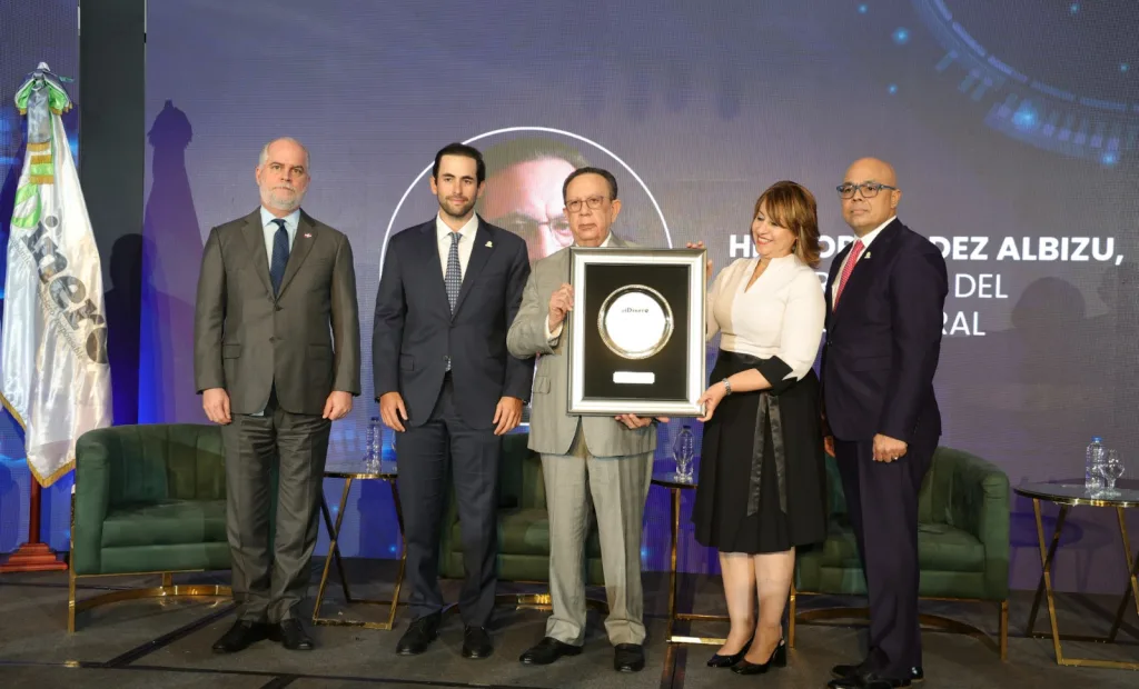 Foro Economico elDinero destaca liderazgo del Banco Central y reafirma vision de RD como hub logistico del Caribe