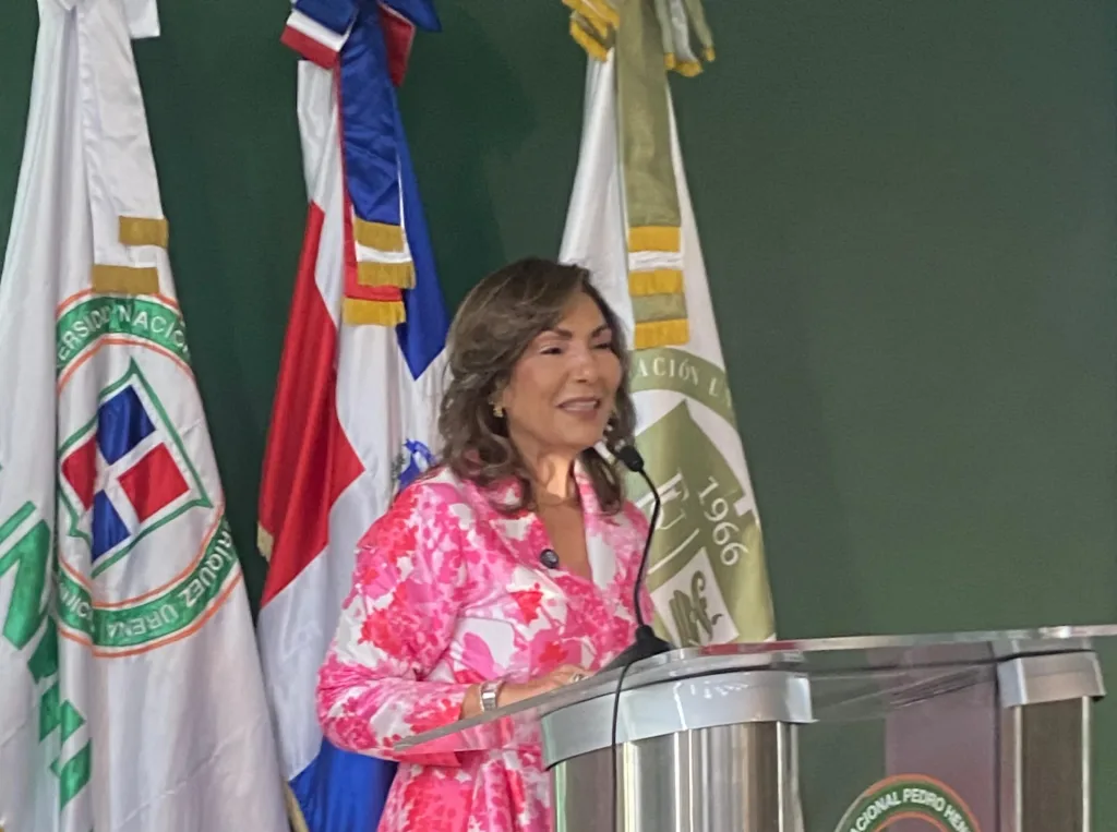 Geanilda Vásquez manifiesta en RD :“Emprender requiere aptitud y visión creativa” Geanilda Vasquez manifiesta en RD eljacaguero scaled e1763609383599