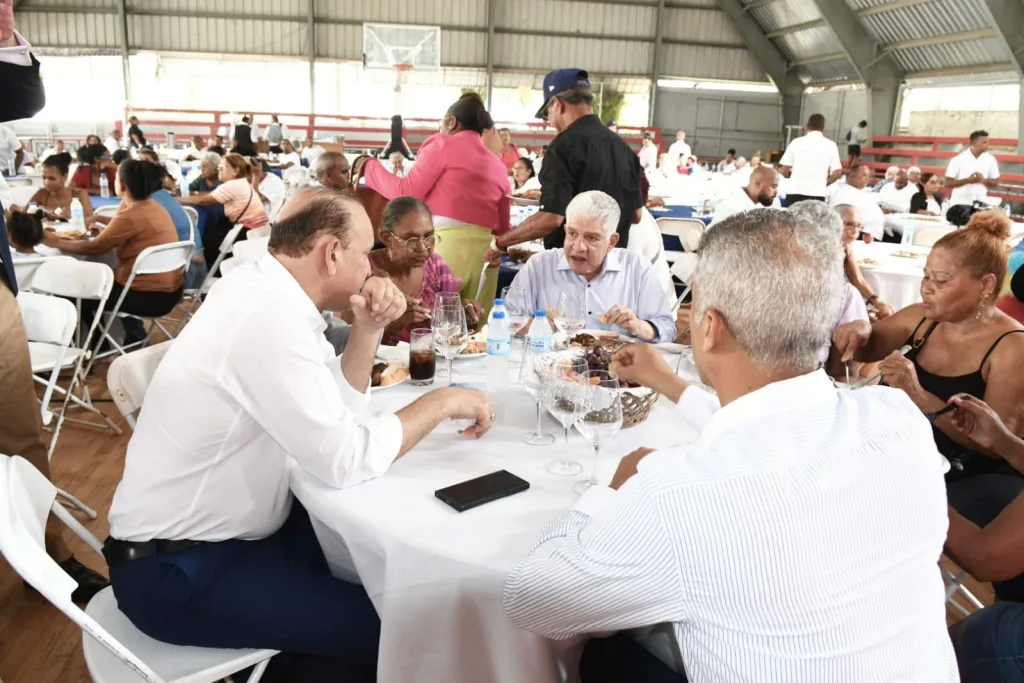 Gobierno acerca desarrollo y apoyo social a familias