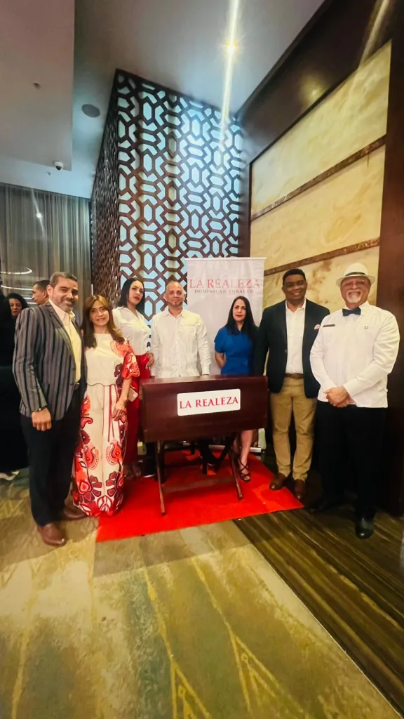 La Realeza Dominican Tobacco fortalece la diplomacia comercial al destacar el tabaco dominicano en la Semana de Francia eljacaguero