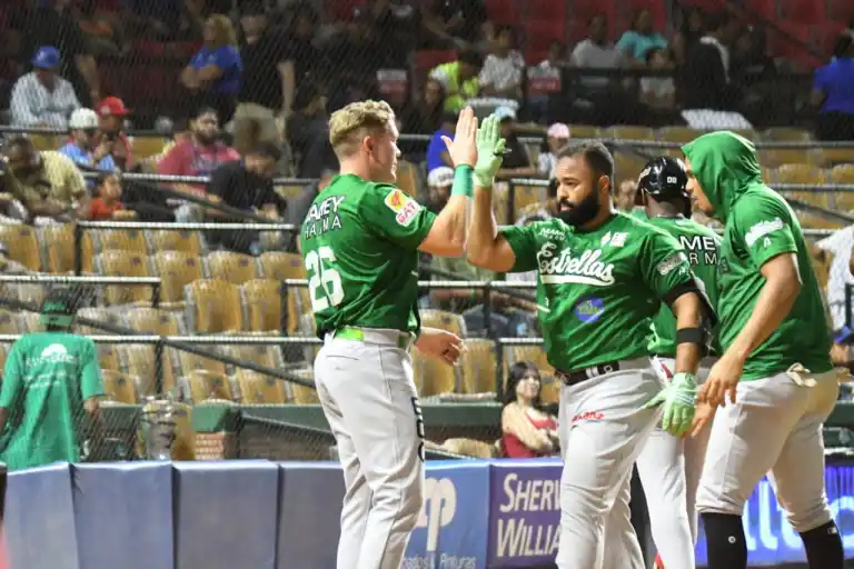 Las Estrellas quiebran racha de derrotas ante el Licey eljacaguero