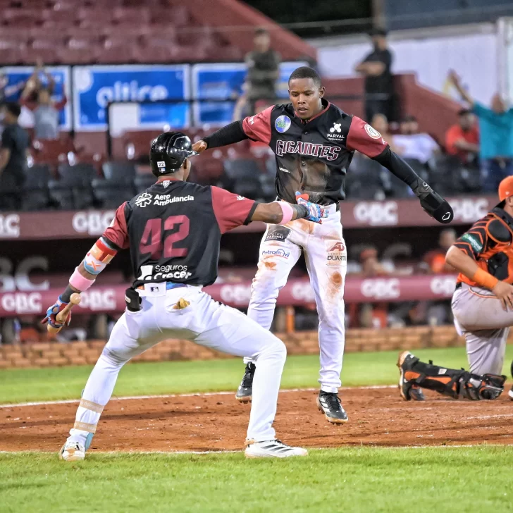 Los Gigantes superan a los Toros 14 por 6 al ritmo de 18 indiscutibles