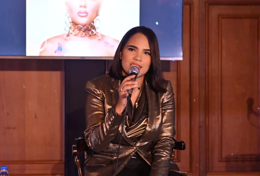 Martha Heredia se reinventa y conquista el merengue con su nuevo sencillo Aprendi eljacaguero