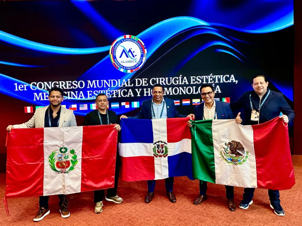Oscar Polanco recibe distincion internacional en congreso mundial de estetica