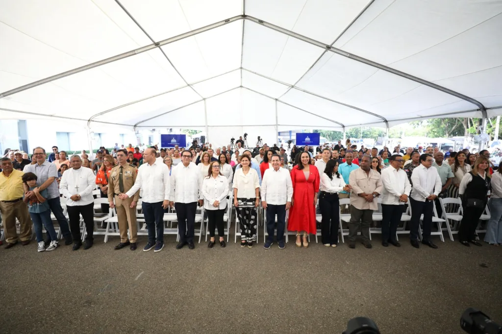 Peña impulsa jornada masiva de servicios públicos para fortalecer bienestar familiar en Santiago Pena impulsa jornada masiva de servicios publicos para fortalecer bienestar familiar en Santiago