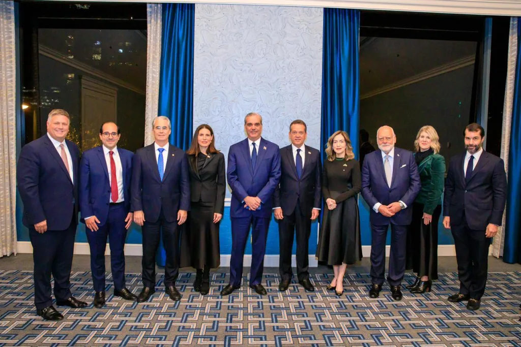 RD se posiciona en el mapa global de semiconductores durante participacion de Abinader