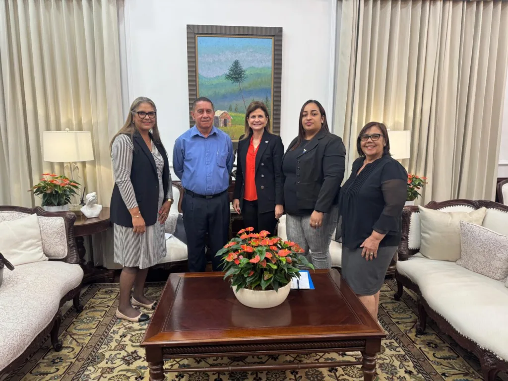 Raquel Peña anuncia proyectos para Jacagua tras reunión con comunitarios Raquel Pena anuncia proyectos para Jacagua tras reunion con comunitarios