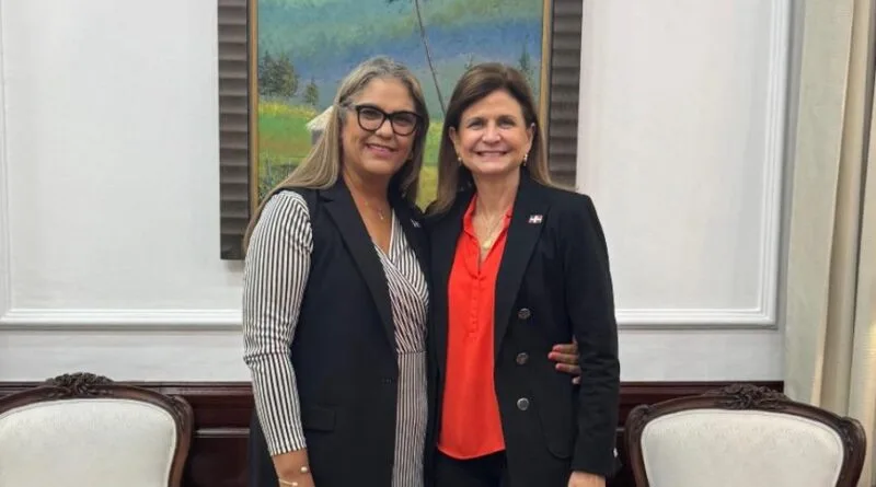 Raquel Peña anuncia proyectos para Jacagua tras reunión con comunitarios Raquel Penay Carmen Tavarez eljacaguero