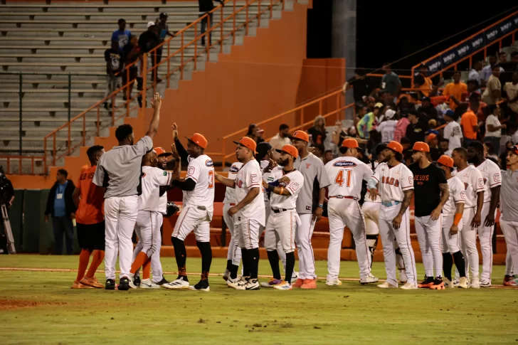Sandber Pimentel lleva a los Toros a superar 5 4 al Escogido eljacaguero