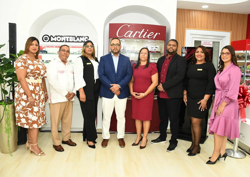 Sandra Guzman Joseph Raymond Rodriguez Yury Tapia Julio Cesar Oviedo Odalis Melo Juan Carlos Oviedo Candida Alvarez y Kirsi Sanchez