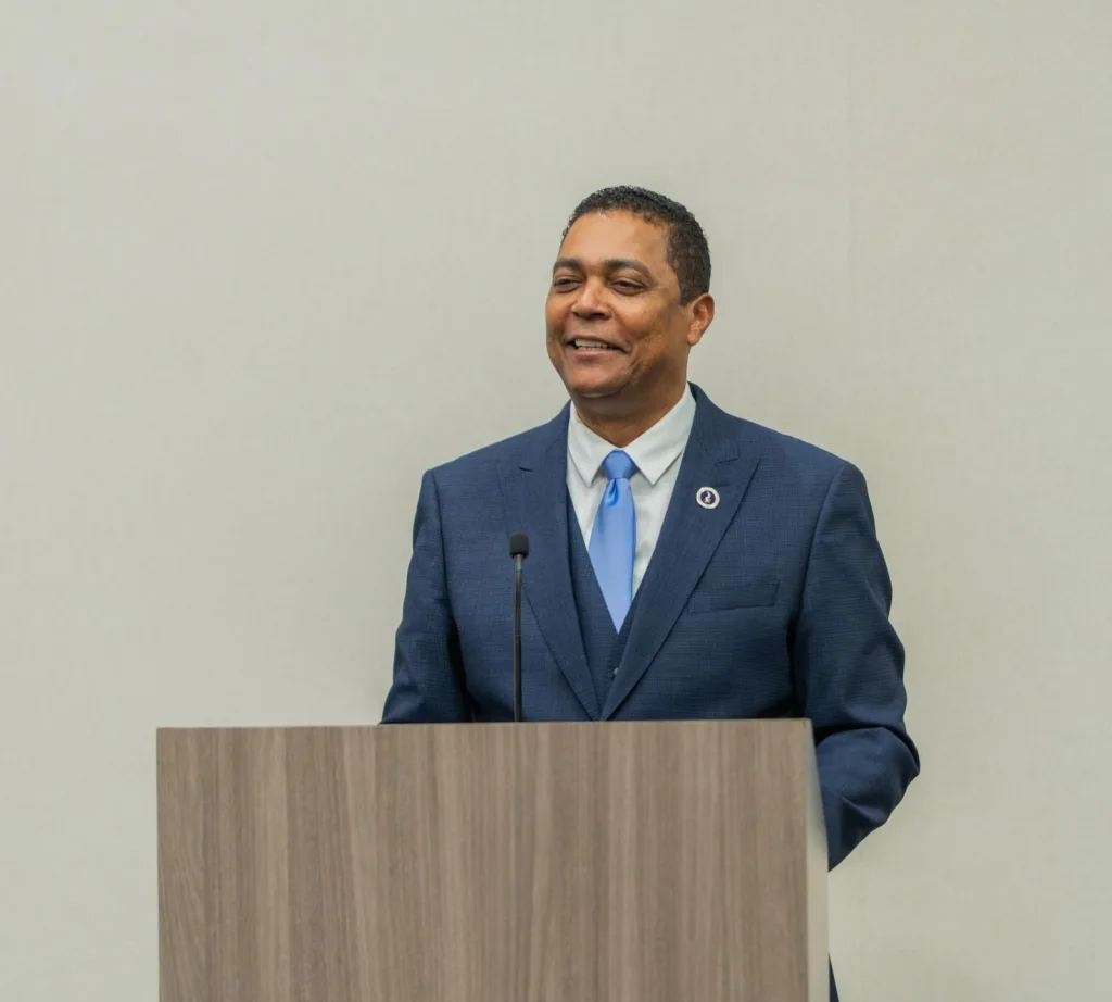 Víctor D’Aza retira su precandidatura presidencial y reafirma su respaldo al Gobierno del PRM Victor DAza eljacaguero1