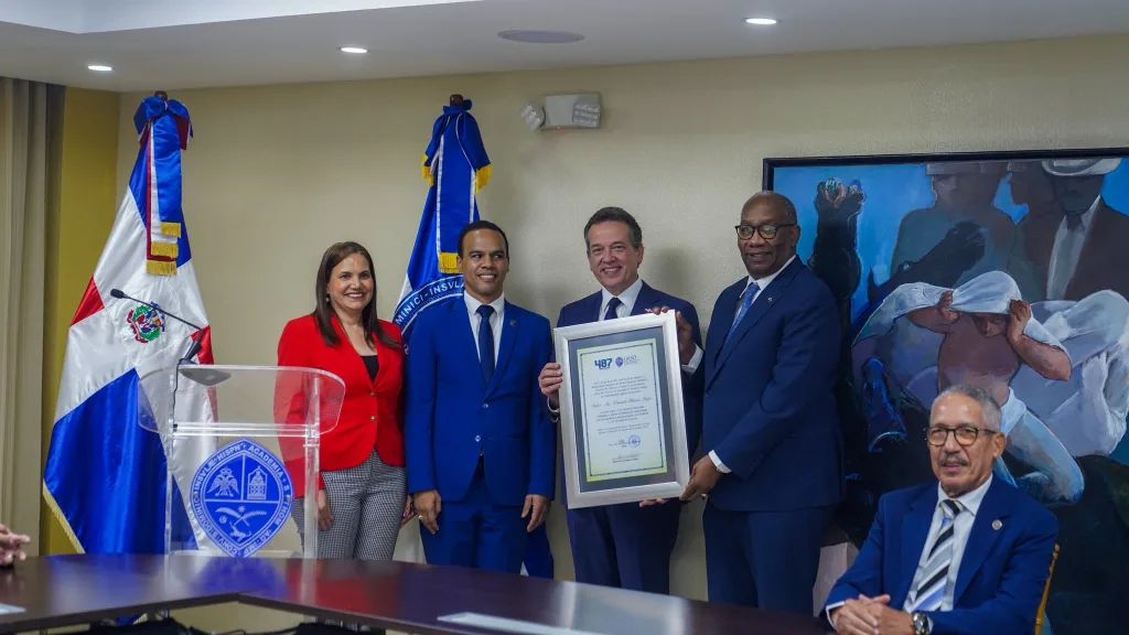 UASD reconoce al ministro Ito Bisonó por impulsar proyectos de innovación y formación práctica Victor Ito Bisono eljacaguero