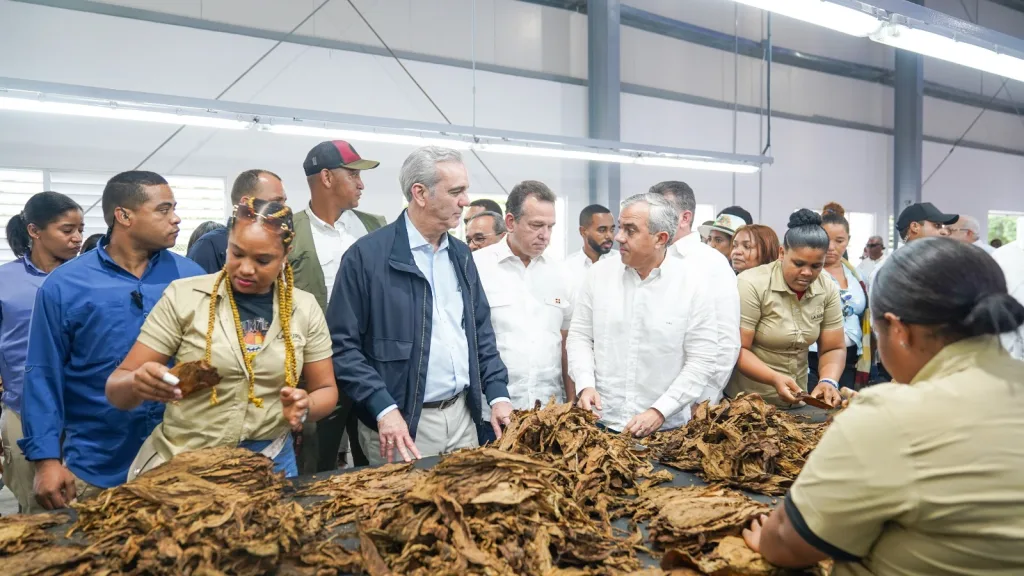 Zona Francas de San Juan con tabaco eljacaguero