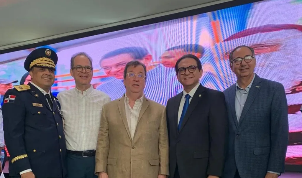 Liderazgo empresarial destaca transparencia del senador Daniel Rivera y gestión policial en Santiago general Juan Jimenez Reynoso Juan Mera Ricardo Fondeur Daniel Rivera y Marcos Santana e1764327222272