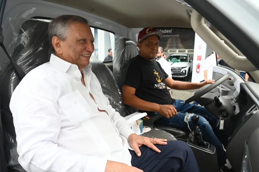 leonardo aguilera en Expomovil 2025 eljacaguero