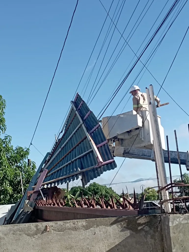EDENORTE devuelve la energía en Mao en menos de cinco horas tras devastador tornado tornado en Mao eljacaguero