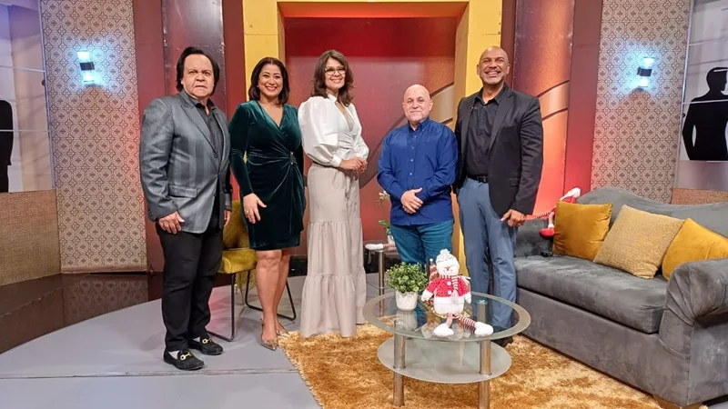 Leonel Lirio, Gilby Pourde, Salvador Batista y Javier Noguera celebran la Navidad en Fiestas y Personalidades 2025 Leonel Lirio, Gilby Pourde, Salvador Batista y Javier Noguera conversan con Yenny Polanco Lovera sobre moda, turismo y creatividad en el especial de Navidad en Fiestas y Personalidades 2025.