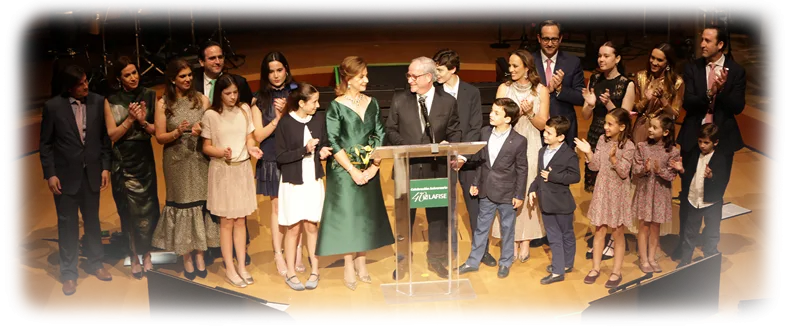 Grupo LAFISE celebra 40 años con una noche inolvidable en la ciudad de Miami 1.Foto Principal. En el centro Roberto Zamora Llanes y Josefina Teran de Zamora juntos a sus familiares