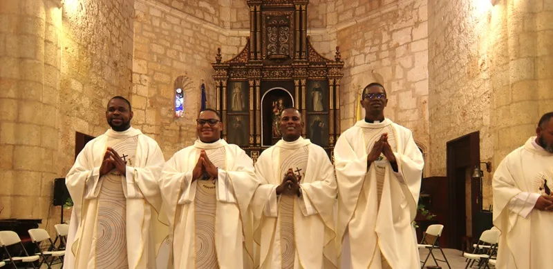La Arquidiócesis de Santo Domingo ordenó cuatro nuevos sacerdotes 4 nuevos Sacerdotes ARQSD 13Dic2025 FotoFinal