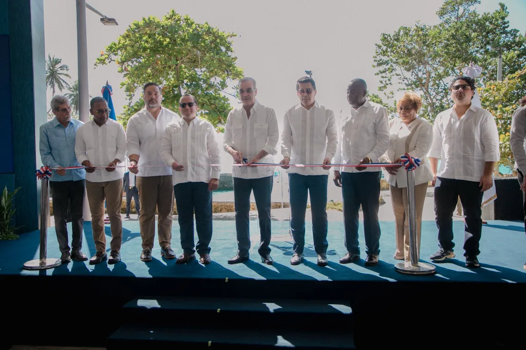 Abinader inaugura remozamiento del Parque Submarino La Caleta y destaca su valor histórico y turístico Abinader inaugura remozamiento del Parque Submarino La Caleta y destaca su valor historico y turistico