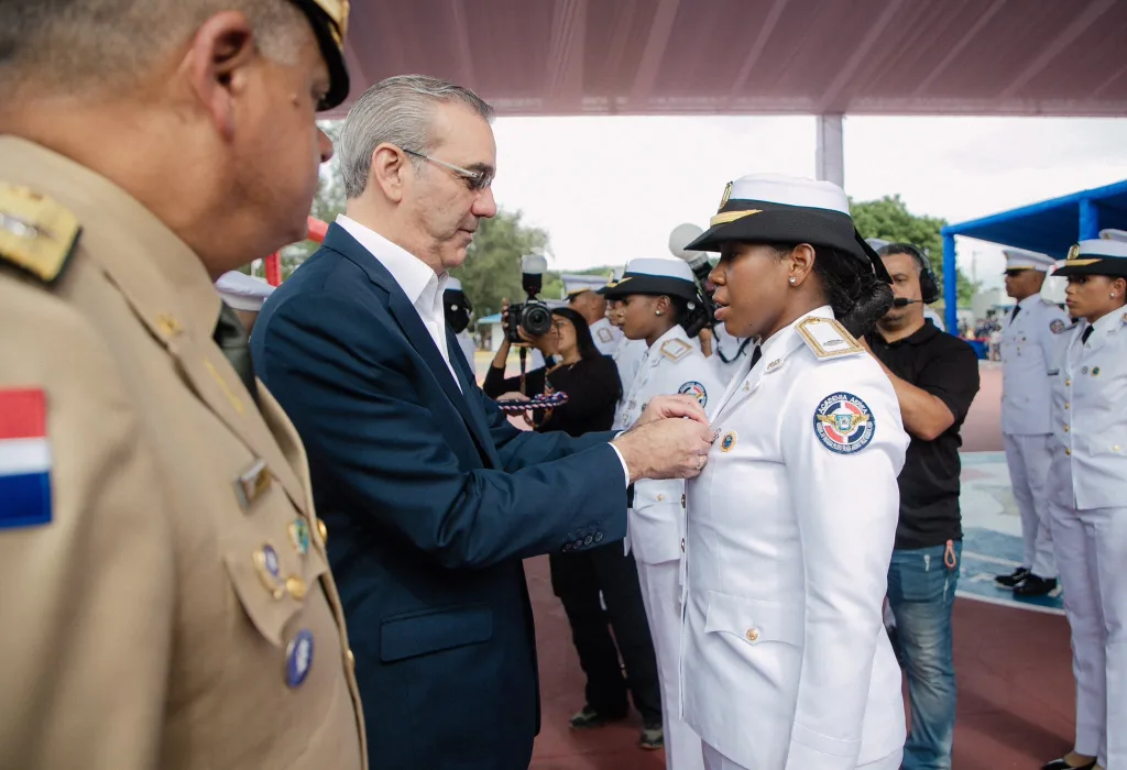 Abinader preside graduación de 40 nuevos cadetes de la Fuerza Aérea Dominicana Abinader preside graduacion de 40 nuevos cadetes de la Fuerza Aerea Dom