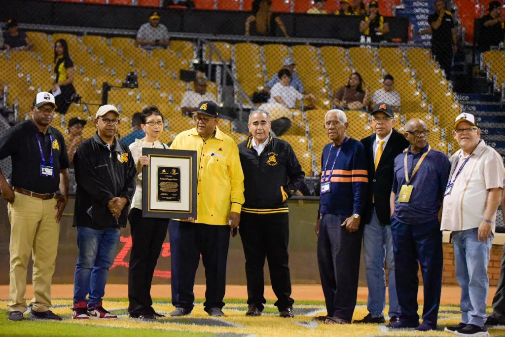 Águilas y ACDS honran la trayectoria de Rafael “Pappy” Pérez en emotiva ceremonia Aguilas y ACDS honran la trayectoria de Rafael Pappy Perez en emotiva