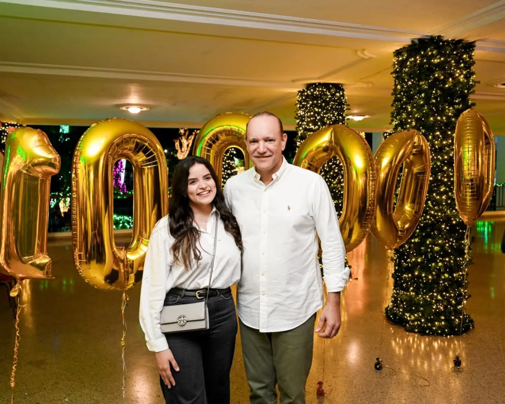 Alcaldía de Santiago celebra un hito histórico al recibir al visitante número 100,000 de “Encantus” Alcaldia de Santiago celebra un hito historico al recibir al visitante numero 100000 de Encantus