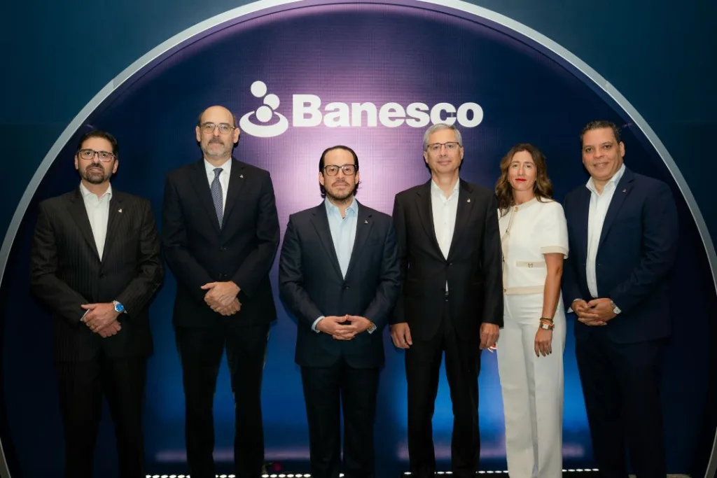 Banesco celebra encuentro con clientes y aliados en Santiago Alejandro Pilar Roberto Despradel Carlos Alberto Escotet Juan Carlos Carneiro Lorena Vazquez y Obdulio Fermin