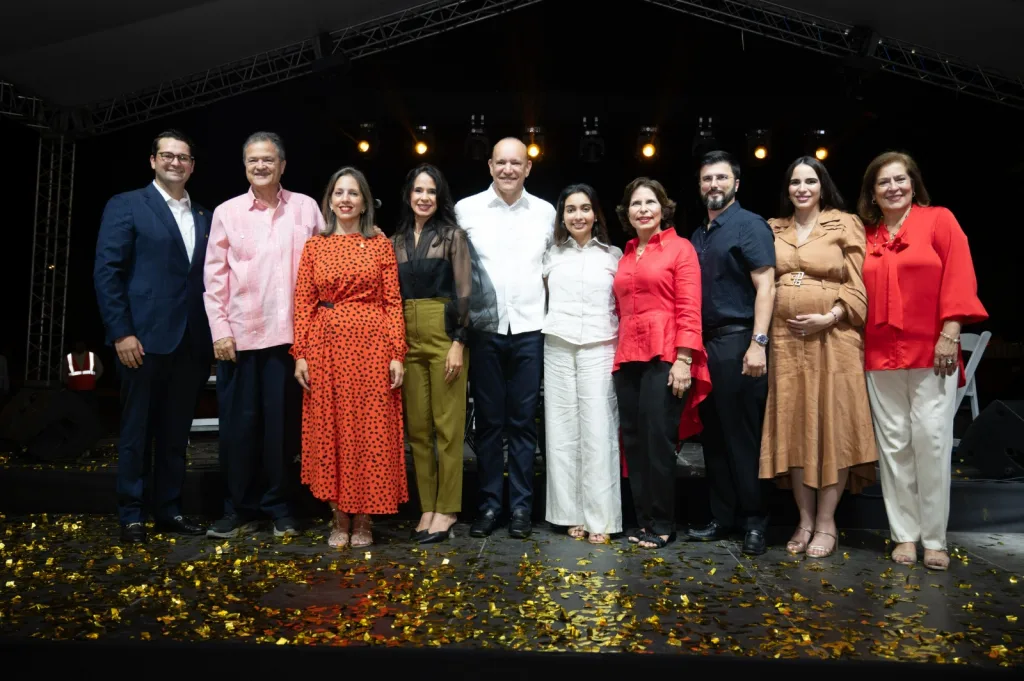Cementos Cibao ilumina la Navidad en Santiago con un emotivo encendido en el Monumento a los Héroes de la Restauración Cementos Cibao ilumina la Navidad en Santiago con un emotivo encendido en el Monumento a los Heroes de la Restauracion