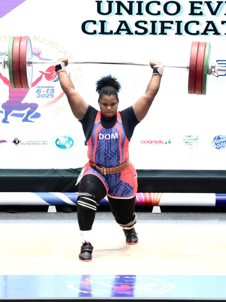 Crismery y Saladín brillan en jornada final clasificatorio de pesas Crismery Santanaa