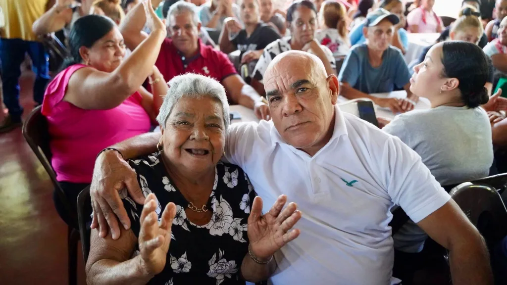 Daniel Rivera enciende la alegría comunitaria con el inicio de Navidad Santiaguera 2025 Daniel Rivera enciende la alegria comunitaria con el inicio de Navidad Santiaguera1