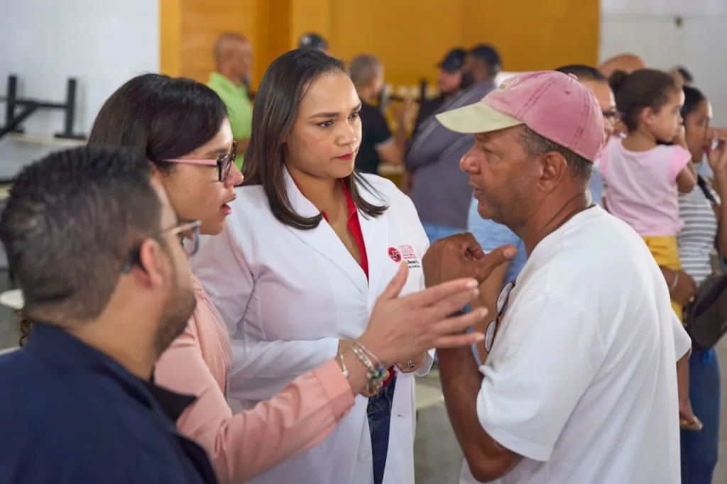 Dharuelly D’Aza lleva salud y programas sociales a Jacagua Dharuelly DAza lleva salud y programas sociales eljacaguero2