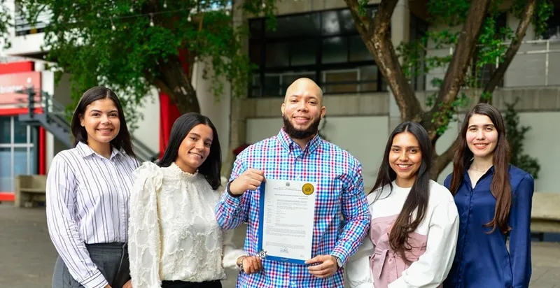 Egresados del INTEC obtienen patente con dispositivo electrónico para niños con discapacidad auditiva Egresados del INTEC obtienen patente con dispositivo electronico para ninos con discapacidad auditiva