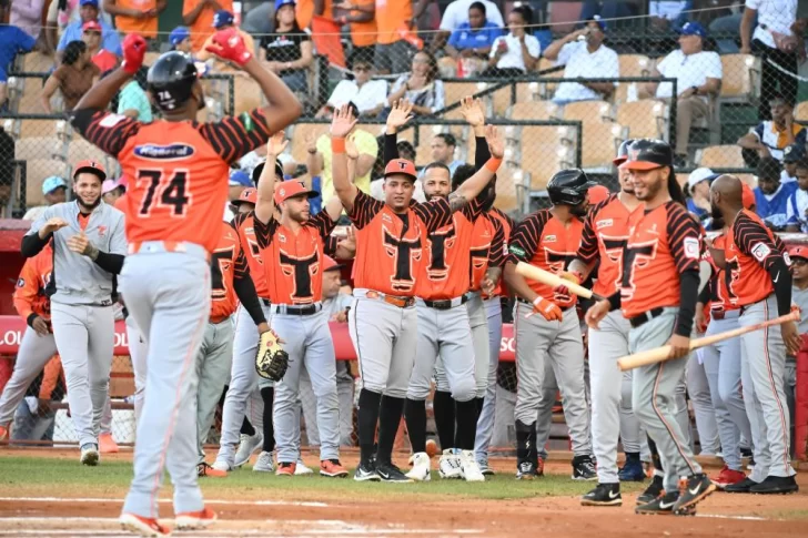 Águilas dominan en San Pedro, Toros rugen ante el Licey y Leones escalan posiciones Eloy Jimenez decide con jonron triunfo de los Toros