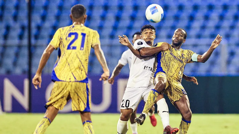 Cibao FC y Defence Force juega por cupo a la Copa de Campeones Acción del partido jugado en Trinidad & Tobago