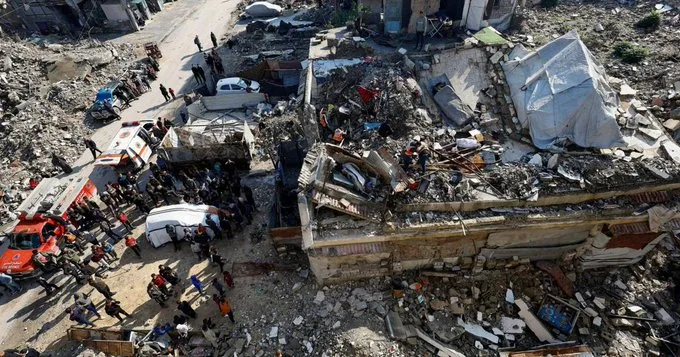 Rescatistas hallan 77 cuerpos de una sola familia en Gaza Gaza