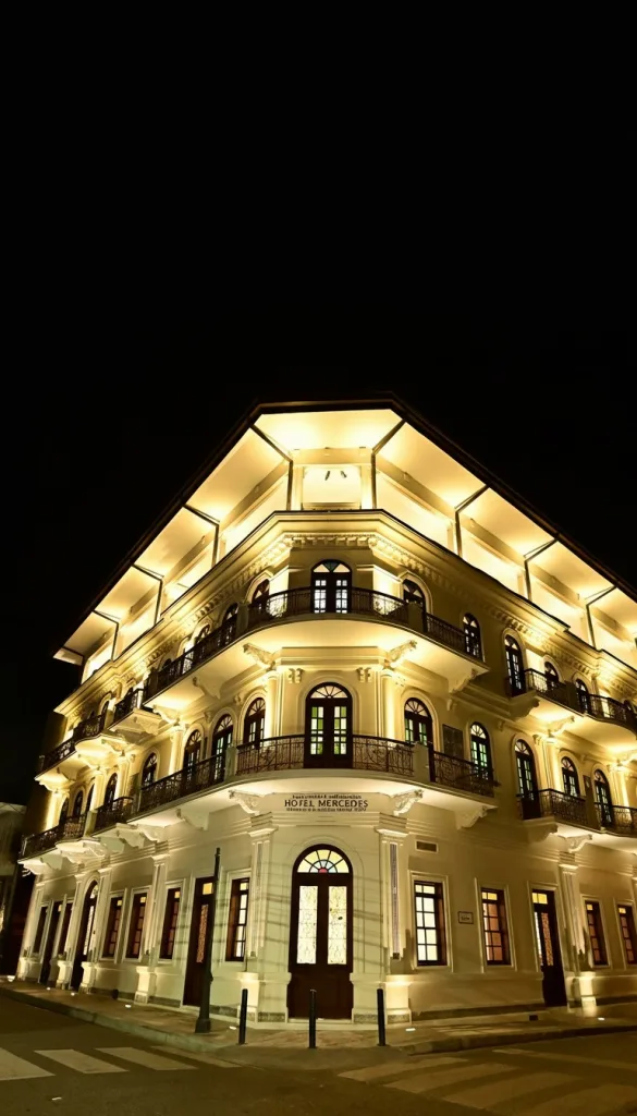 Hotel Mercedes con un moderno Centro Cultural