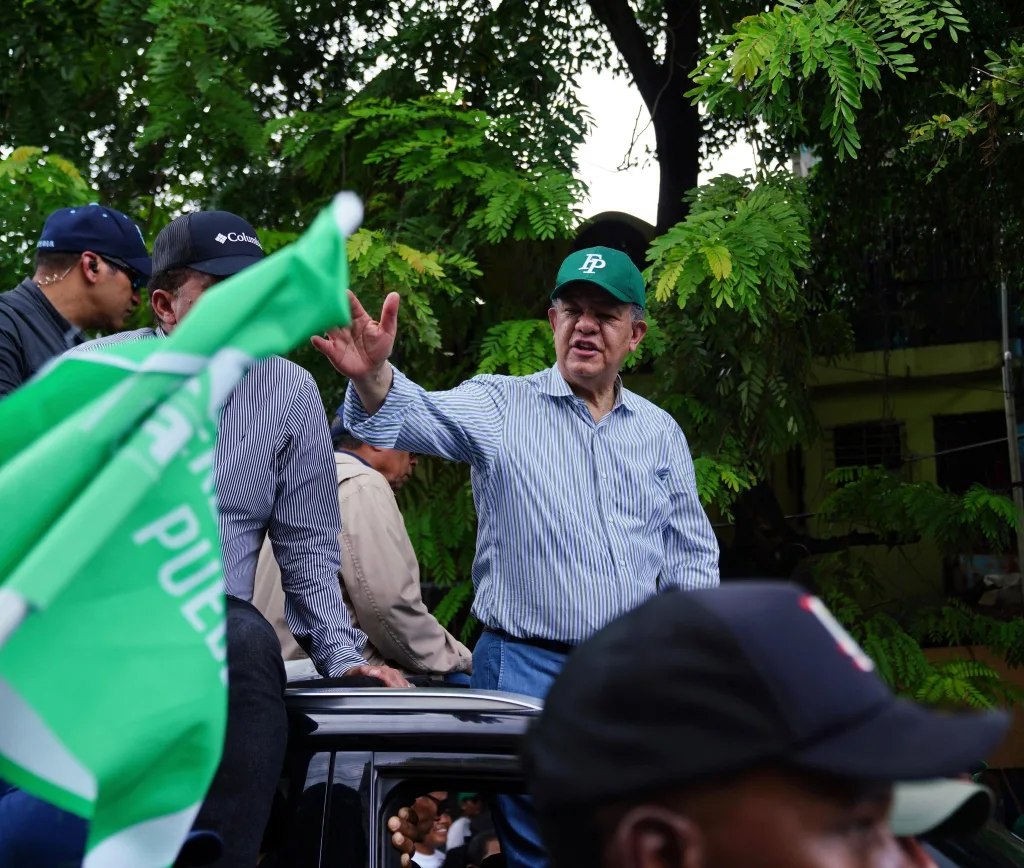 JCE llama la atención a Fuerza del Pueblo por marcha con símbolos partidarios Leonel Fernandez eljacaguero