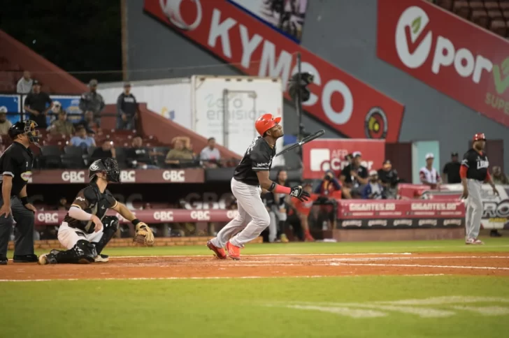 Águilas dominan en San Pedro, Toros rugen ante el Licey y Leones escalan posiciones Leones amplian su racha ganadora suben al cuarto tras vencer a los Gigantes