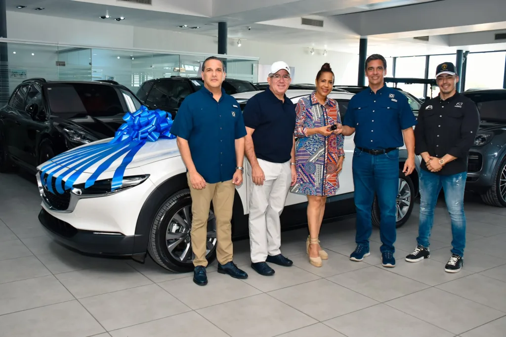Autoferia Popular cierra con récord histórico: RD$19,000 millones en solicitudes de financiamiento Leonte Brea Kiko Cabrera Francisco Ramirez y Arturo Castillo eljacaguero